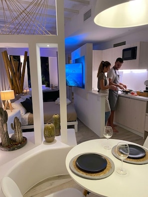 Deluxe Studio Suite | Bathroom | Hair dryer, bidet, towels, soap - Home3 bed (Bisceglie)