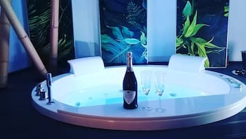 Phòng Suite Deluxe | 1 phòng ngủ, chăn bông, két bảo mật tại phòng, trang trí khác biệt