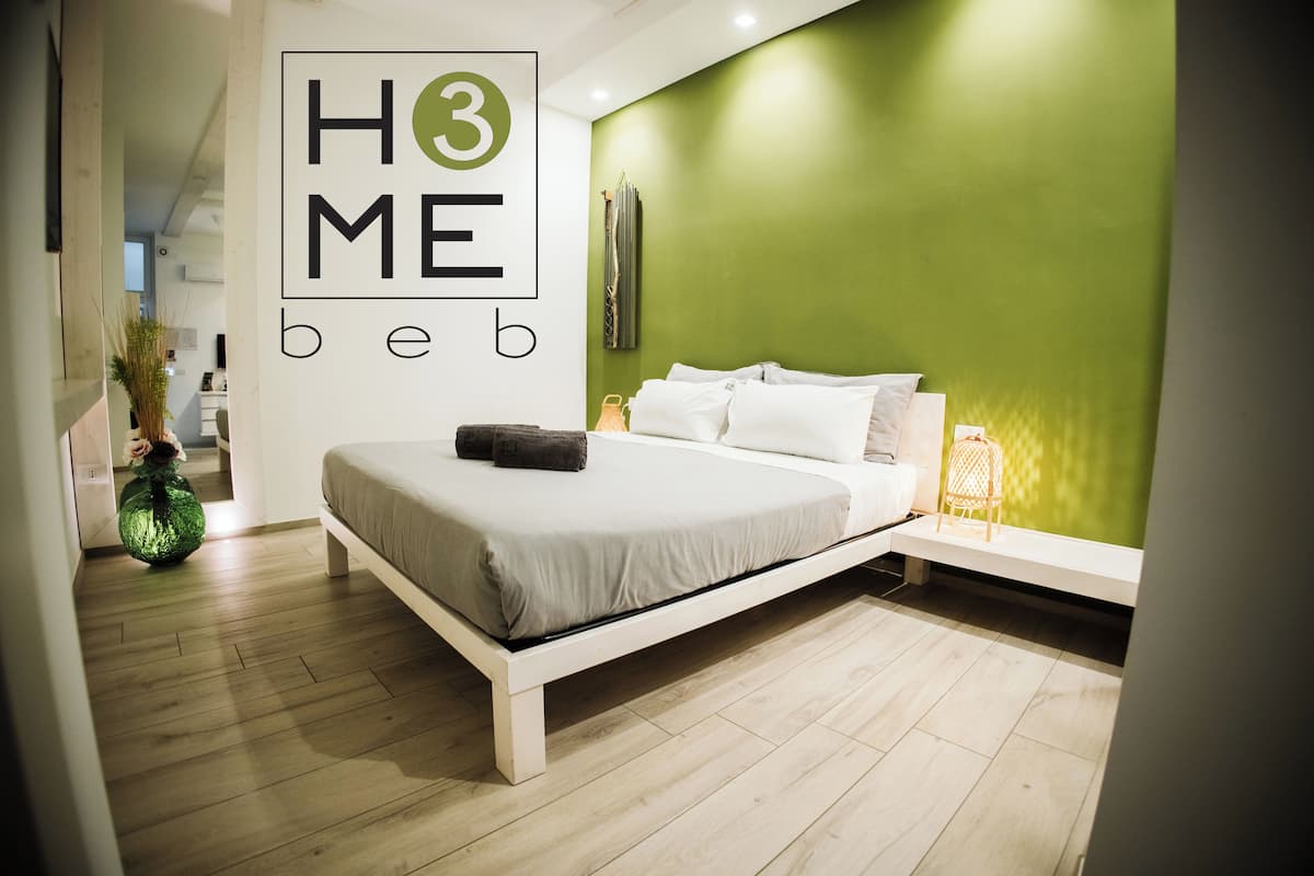 Comfort Townhome, Ground Floor 3 | 1 bedroom, down comforters, in-room safe, individually decorated