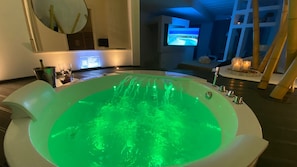 Studio Suite Deluxe | 1 phòng ngủ, chăn bông, két bảo mật tại phòng, trang trí khác biệt