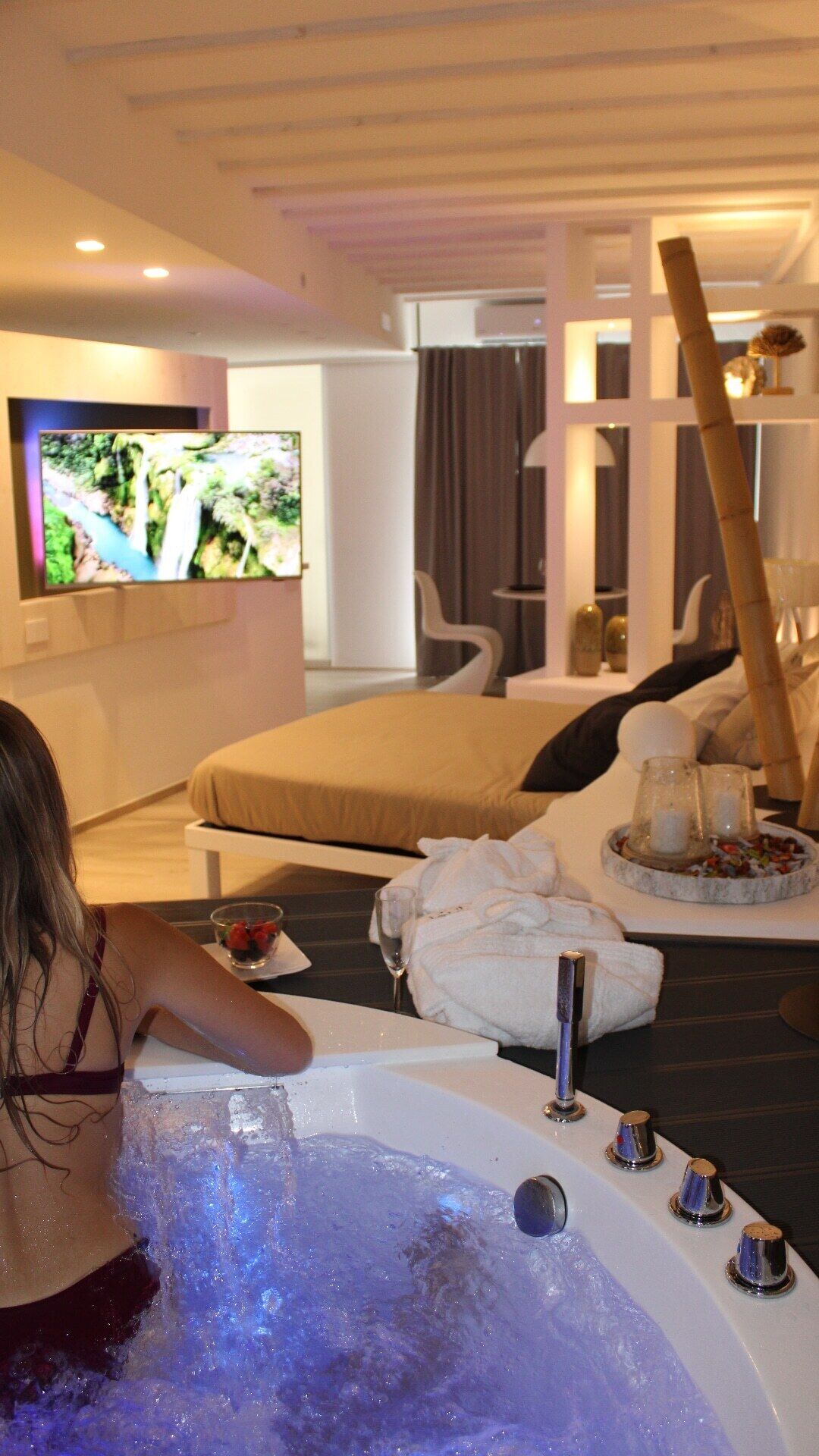 Deluxe Studio Suite | 1 bedroom, down comforters, in-room safe, individually decorated