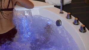 デラックス スタジオスイート | 1 室のベッドルーム、羽毛の掛け布団、セーフティボックス (室内)、WiFi (無料)