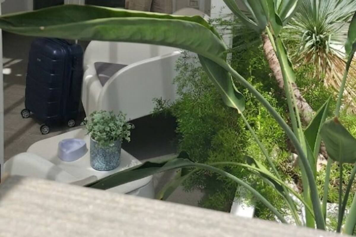 1 habitación, cubrecamas y caja de seguridad en la habitación 