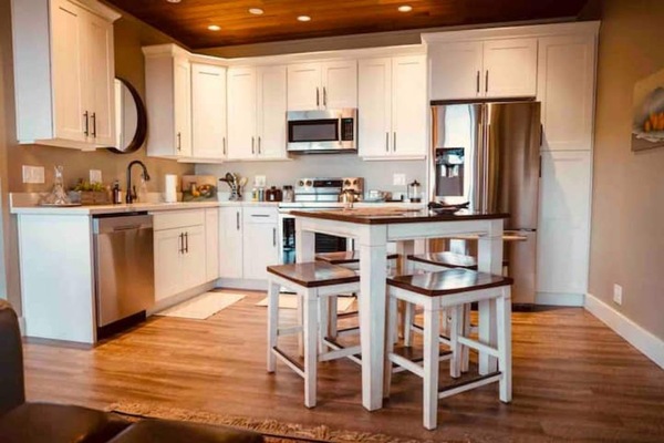 Réfrigérateur, micro-ondes, four, plaque de cuisson