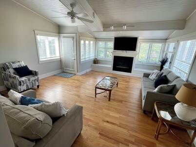 Bright, Spacious Property in Downtown DePere Overlooking Fox River