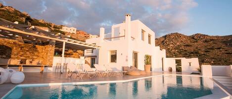 Villa | Outdoor pool