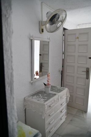 Dusche, Haartrockner, Bidet, Handtücher