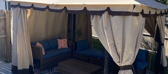 Plush Two-Story near TCU, Downtown Ft. Worth Entertainment, Restaurants