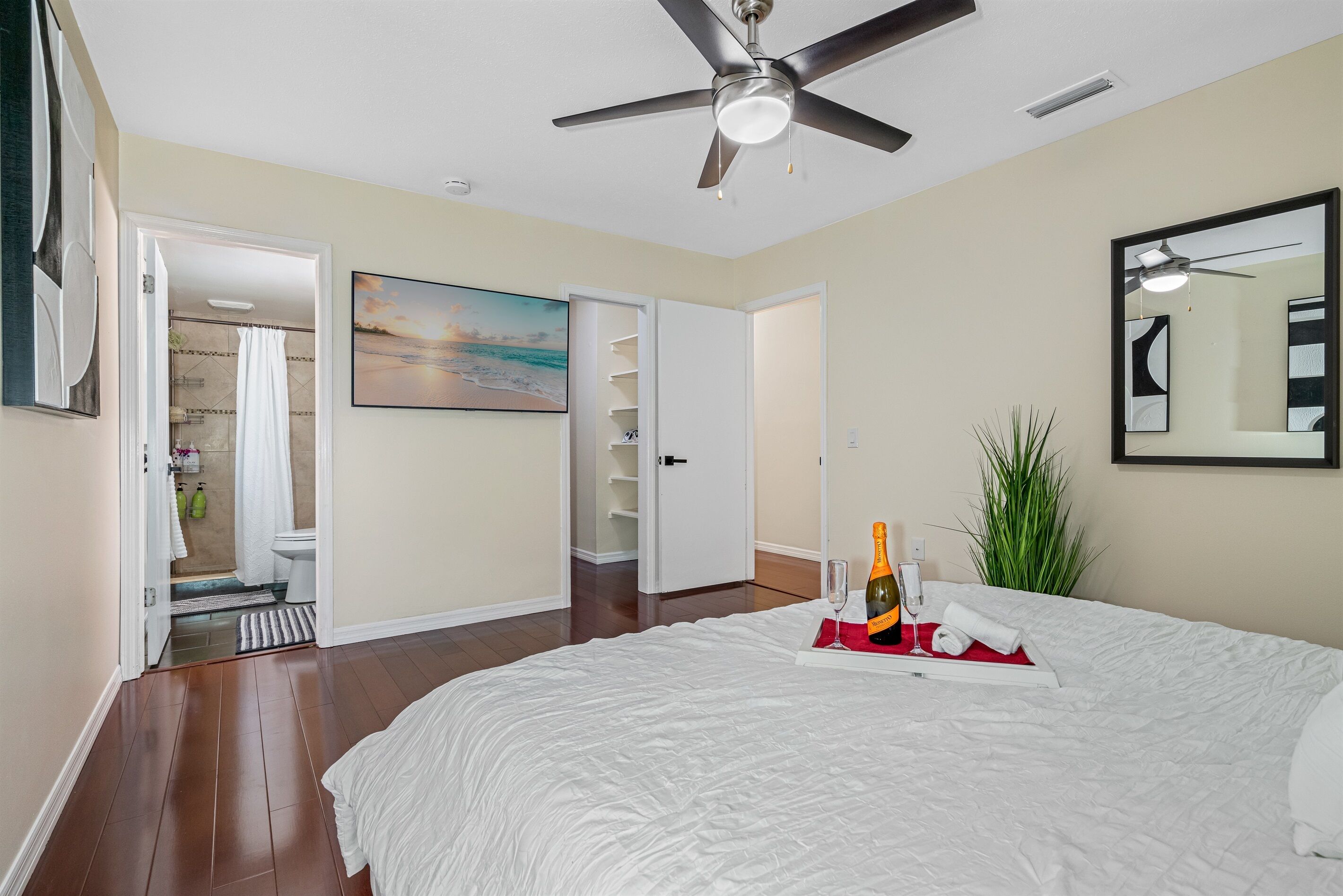 4 bedrooms, iron/ironing board, travel crib, free WiFi