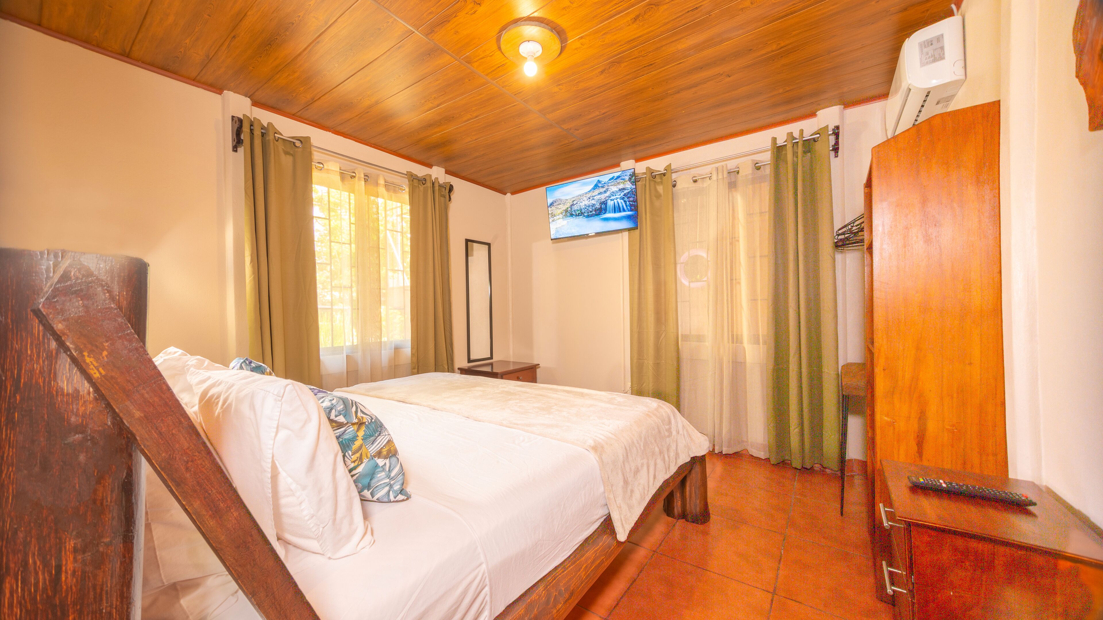 2 bedrooms, free WiFi, bed sheets, wheelchair access