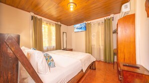 2 bedrooms, free WiFi, bed sheets, wheelchair access - Quiet house, nature, volcano view in La Fortuna (La Fortuna)