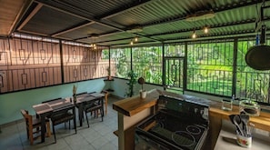 Dining - Quiet house, nature, volcano view in La Fortuna (La Fortuna)
