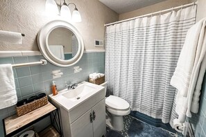 Bathtub, hair dryer, towels - Nichole's Nest (Anniston)