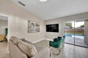 Living area - Casa De Paradiso - Modern yet comfy home at the center of it all! (Kissimmee)