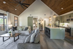 Smart TV, fireplace, books - Nurture in Nature-Private Hot Tub Trail New Luxury (Broken Bow)