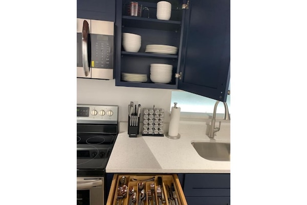 冰箱、微波炉、烤箱、炉灶