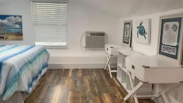 1 bedroom, travel crib, WiFi