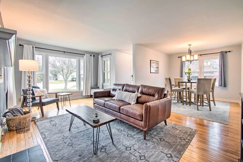 Pet-Friendly Uptown Normal Home: Steps to ISU