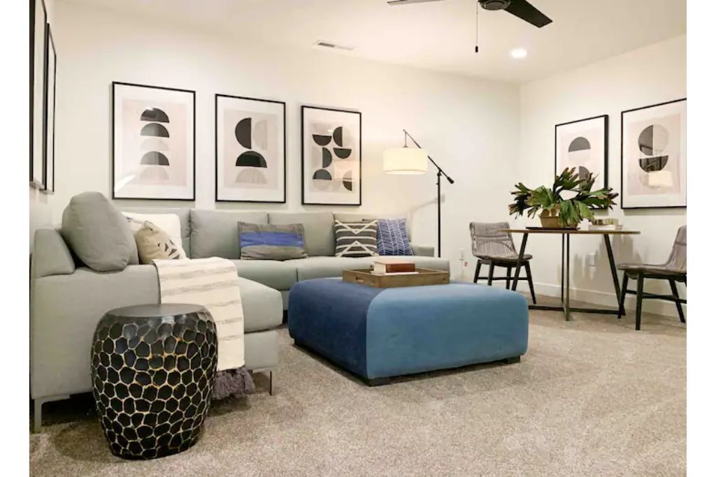 Entire Townhouse/Private Hot Tub/Pool/Gas Fire Pit