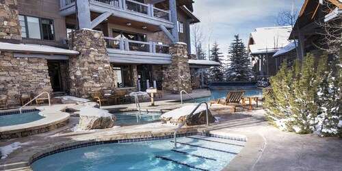Luxury Ski-in/out Bachelor Gulch Home with Hot Tub & Heated Pool