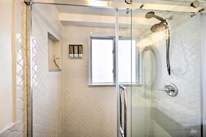 Hair dryer, towels - Bay Shore Vacation Rental ~ 7 Mi to the Beach (Bay Shore)