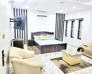 3 bedrooms, desk, iron/ironing board, free WiFi