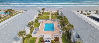 Ideal Beachside Getaway for Couples! Located along NSB's Non-Driving Shore.