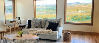 Retreat with Gorgeous Views, Close To RMNP, Hiking, Biking, & Fishing