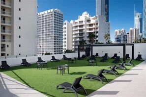Property grounds - Amazing suite with beach views at prime location (Surfers Paradise)