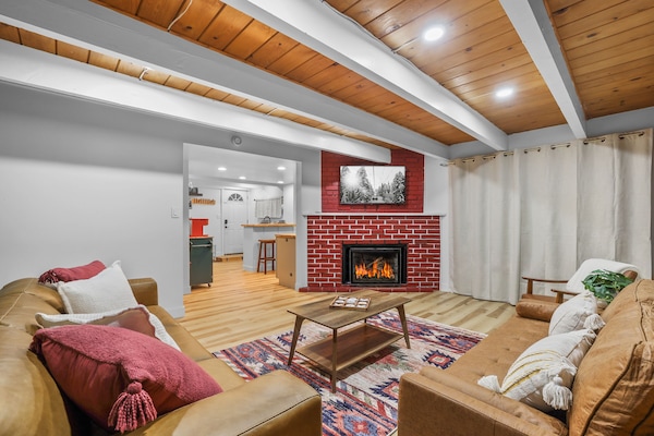 Cabin | Living area | Smart TV, Netflix, Hulu, streaming services