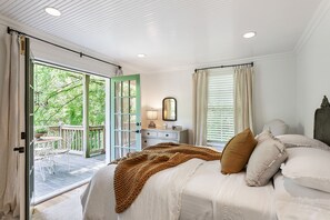 6 chambres, bureau, fer et planche à repasser, lit parapluie