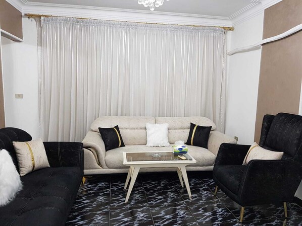 TV - Unique Apartment in Sheraton Heliopolis Al Matar (Cairo)