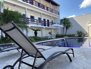Outdoor pool, sun loungers - Pousada Dona Emilia (Brotas)