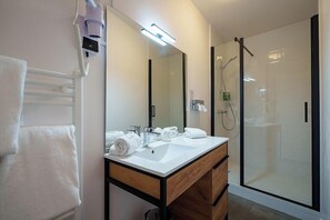 Bathroom - Hotel Val De Loire (Azay-le-Rideau)