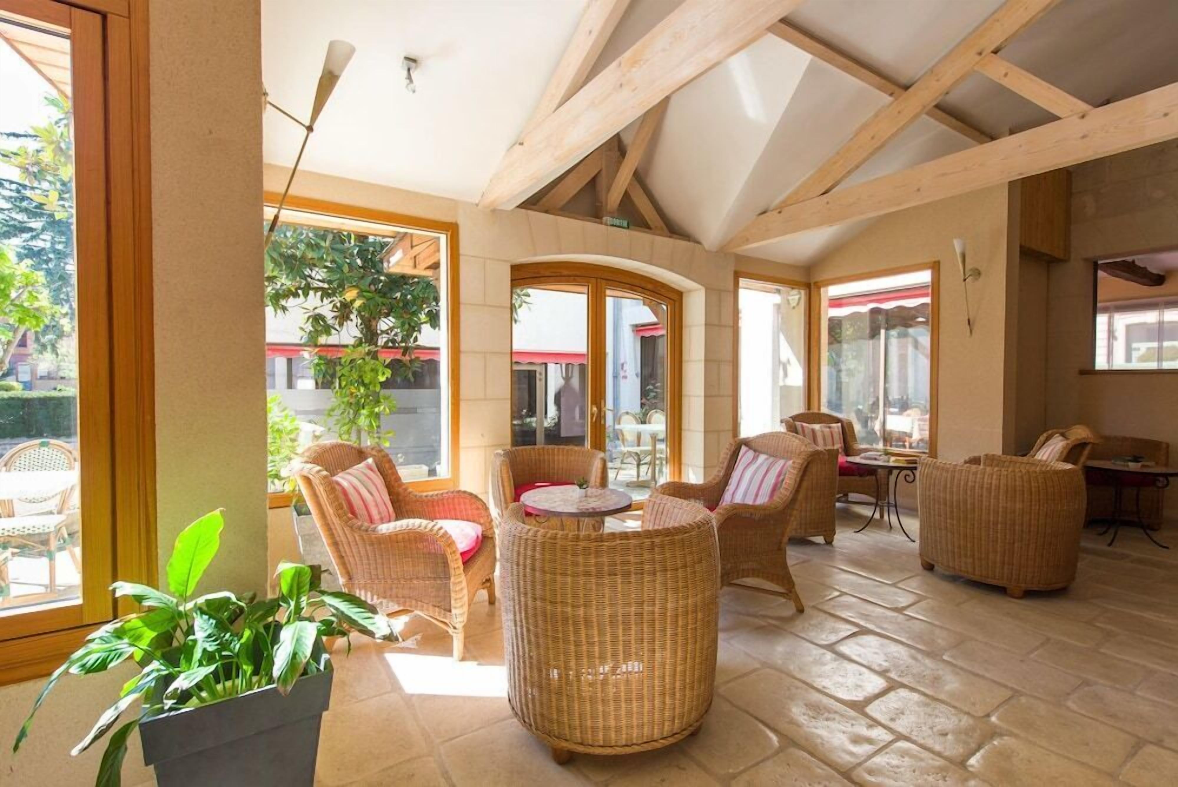 المنشأة من الداخل