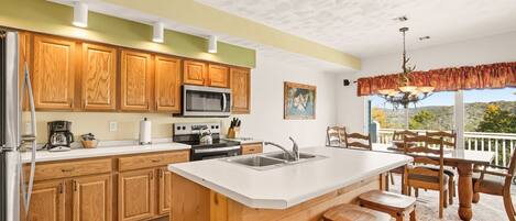 Kühlschrank, Mikrowelle, Ofen, Geschirrspüler