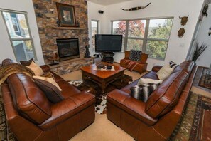 TV, fireplace - Seven Springs Woodridge 4 Bedroom Premium Condo, Mountain Views and Sleeps 10! by RedAwning (Champion)