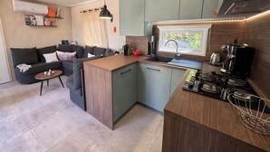 A compact kitchen with a built-in island, a coffee machine, and a window with a view. - Rental St tropez Gassin luxury bungalow 6pers (Gassin)