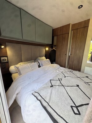 3 bedrooms, iron/ironing board