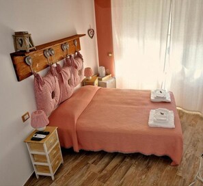 1 camera, accesso a Internet, lenzuola
