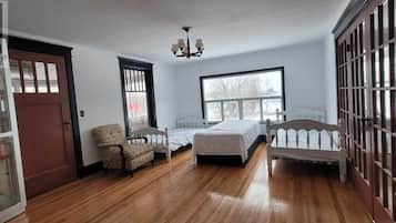 5 bedrooms, desk, iron/ironing board, free WiFi