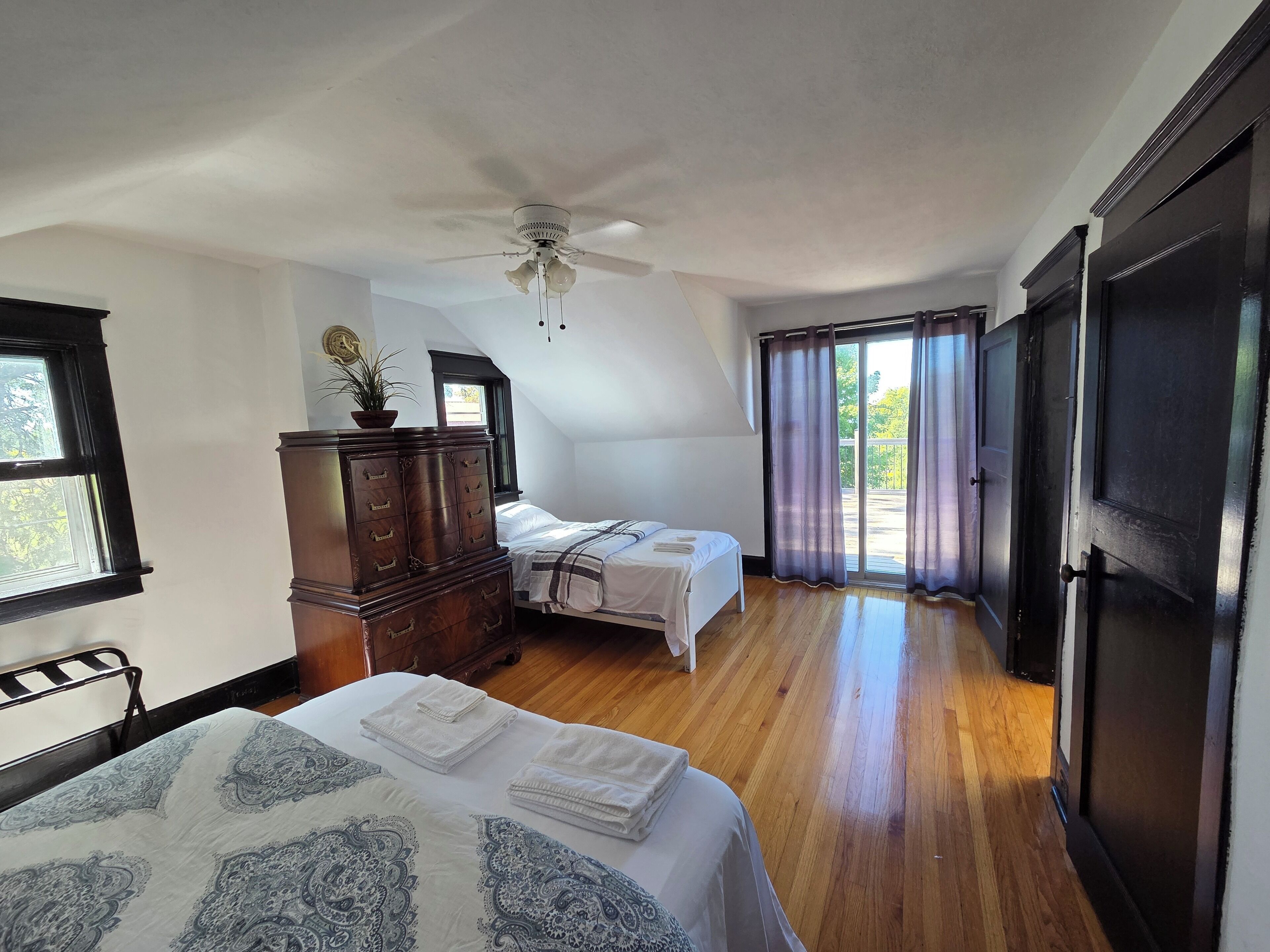 5 habitaciones, escritorio, tabla de planchar con plancha y wifi gratis 