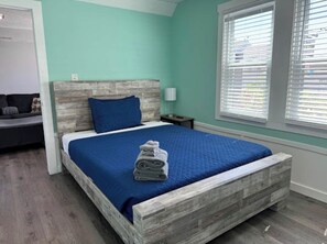 7 chambres, fer et planche à repasser, Wi-Fi, draps fournis