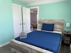 7 bedrooms, iron/ironing board, WiFi, bed sheets