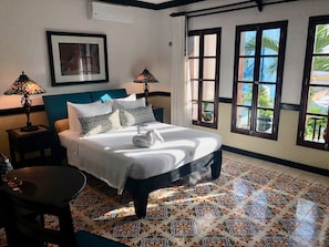 8 bedrooms, desk, WiFi, bed sheets