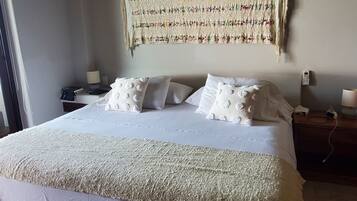 1 bedroom, in-room safe, desk, WiFi (free)