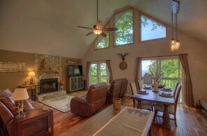 Smart TV, fireplace