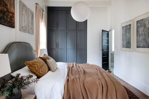 3 bedrooms, desk, iron/ironing board, WiFi