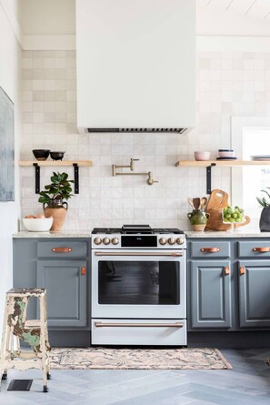 冰箱、微波炉、烤箱、炉灶