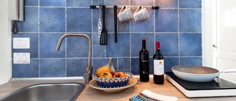 Fridge, stovetop, coffee/tea maker, cookware/dishes/utensils